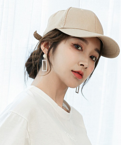 maison de LATIR（メゾンドラティール）の「春のコーデにちょうどいい。選べるカラーの深めシンプルキャップ【UVカット＆サイズ調節OK】（キャップ・レディース・ブラック/カーキ/グレー/ブルー/ブラウン/ホワイト/レッド/グリーン/ピンク/ベージュ/ネイビー/ダークグレー/パープル/イエロー/オレンジ/グリーン系その他/グレー系その他2/ベージュ系その他/ホワイト系その他/ベージュ系その他2/ネイビー系/ネイビー系2/ブラック系その他2/グレー系その他/ブラック系その他3・ONE SIZE/FREE）」の11枚目の写真
