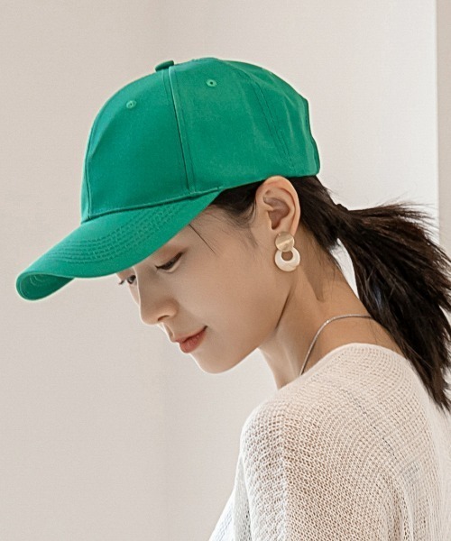 maison de LATIR（メゾンドラティール）の「春のコーデにちょうどいい。選べるカラーの深めシンプルキャップ【UVカット＆サイズ調節OK】（キャップ・レディース・ブラック/カーキ/グレー/ブルー/ブラウン/ホワイト/レッド/グリーン/ピンク/ベージュ/ネイビー/ダークグレー/パープル/イエロー/オレンジ/グリーン系その他/グレー系その他2/ベージュ系その他/ホワイト系その他/ベージュ系その他2/ネイビー系/ネイビー系2/ブラック系その他2/グレー系その他/ブラック系その他3・ONE SIZE/FREE）」の15枚目の写真
