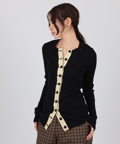SUWDEE(スーディー)の「bicolor button long knit cardigan(カーディガン/ボレロ・レディース・ブラック・FREE)」の2枚目の写真