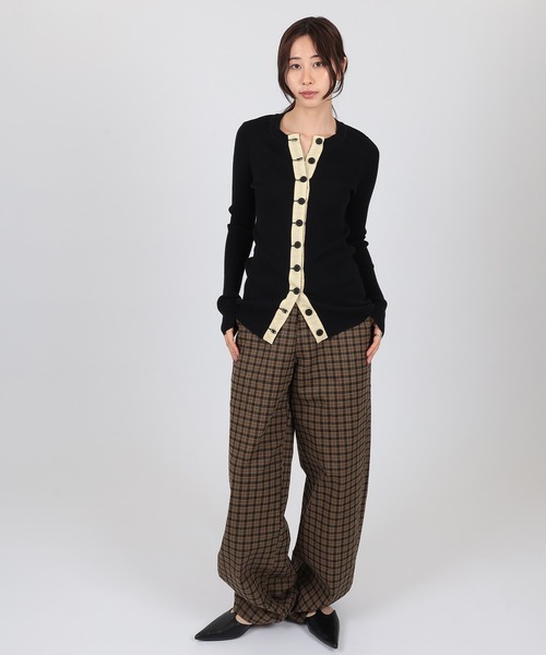 SUWDEE(スーディー)の「bicolor button long knit cardigan(カーディガン/ボレロ・レディース・ブラック・FREE)」の3枚目の写真