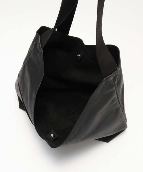 hobo(ホーボー)の「hobo/ホーボー AZUMA SHOULDER BAG M COW LEATHER(ショルダーバッグ・メンズ・ブラック・FREE)」の6枚目の写真