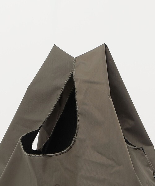 koti BEAUTY&YOUTH（コティ ビューティアンドユース）の「＜koti BEAUTY&YOUTH＞ PERTEX グロサリー バッグ（トートバッグ・メンズ・オリーブ/オレンジ/ブラック・FREE）」の4枚目の写真