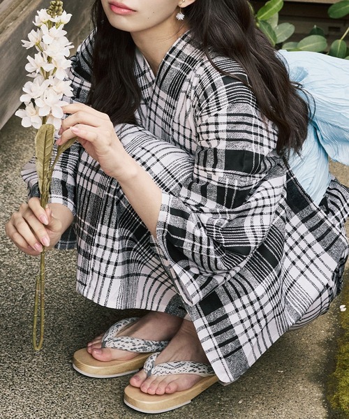 CELEN（セレン）の「簡単着付け 兵児帯ゆかた4点セット 浴衣・兵児帯・腰紐2本（浴衣・レディース・ネイビー系1/ホワイト系/ブラック系1/イエロー系/ブラック系2/ネイビー系2/ピンク系/ブルー系・FREE）」の4枚目の写真