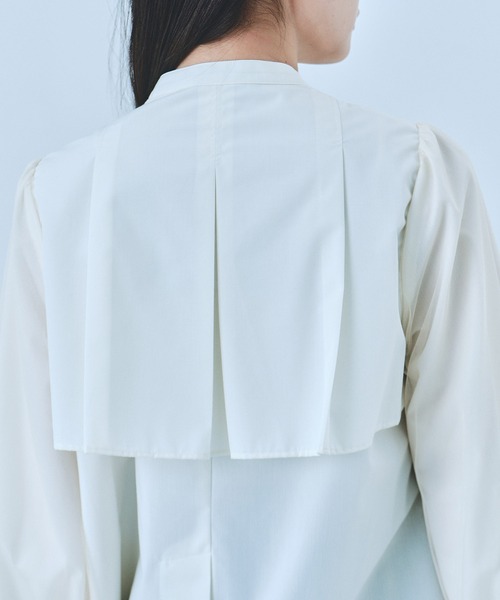 UNITED TOKYO（ユナイテッドトウキョウ）の「【残りわずか！】アシメ袖チュールブラウス｜ウォッシャブル/オケージョン/抗ピリング/オフィスカジュアル/秋服/冬服（シャツ/ブラウス・レディース・アイボリー・FREE）」の7枚目の写真