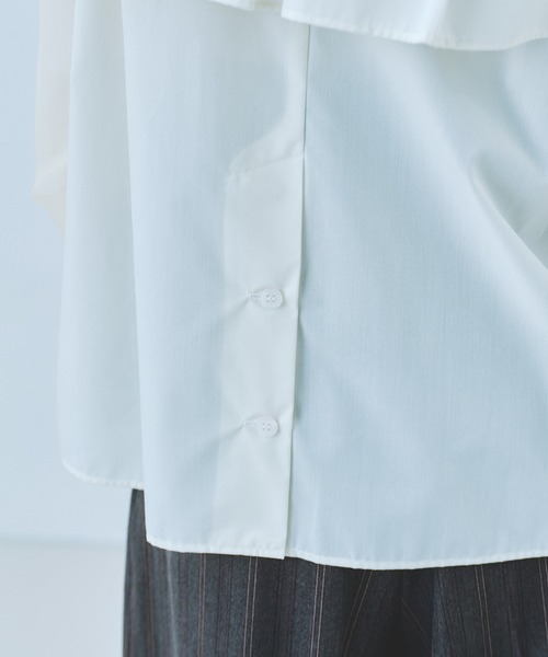 UNITED TOKYO（ユナイテッドトウキョウ）の「【残りわずか！】アシメ袖チュールブラウス｜ウォッシャブル/オケージョン/抗ピリング/オフィスカジュアル/秋服/冬服（シャツ/ブラウス・レディース・アイボリー・FREE）」の6枚目の写真