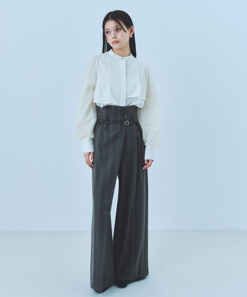 UNITED TOKYO（ユナイテッドトウキョウ）の「【残りわずか！】アシメ袖チュールブラウス｜ウォッシャブル/オケージョン/抗ピリング/オフィスカジュアル/秋服/冬服（シャツ/ブラウス・レディース・アイボリー・FREE）」の3枚目の写真