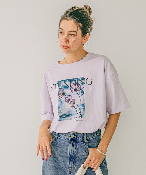 BAYFLOW（ベイフロー）の「フォトプリントワイドＴ（Tシャツ/カットソー・レディース・ラベンダー/ホワイト/グレイッシュベージュ/ブルー/オフホワイト・FREE）」の11枚目の写真