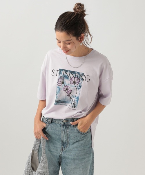 BAYFLOW（ベイフロー）の「フォトプリントワイドＴ（Tシャツ/カットソー・レディース・ラベンダー/ホワイト/グレイッシュベージュ/ブルー/オフホワイト・FREE）」の21枚目の写真