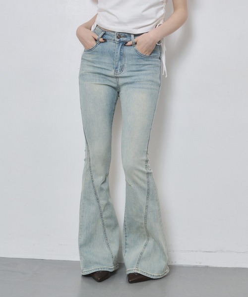 ENVYM(アンビー)の「スウィッチングストレッチフレアデニムパンツ(デニムパンツ・レディース・ブラック/サックスブルー・SMALL/MEDIUM)」の1枚目の写真