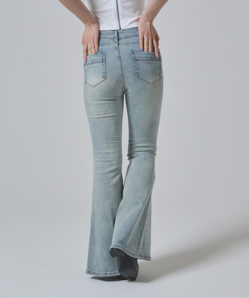 ENVYM(アンビー)の「スウィッチングストレッチフレアデニムパンツ(デニムパンツ・レディース・ブラック/サックスブルー・SMALL/MEDIUM)」の15枚目の写真