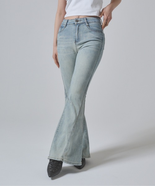 ENVYM(アンビー)の「スウィッチングストレッチフレアデニムパンツ(デニムパンツ・レディース・ブラック/サックスブルー・SMALL/MEDIUM)」の13枚目の写真