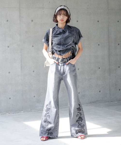 PAGEBOY(ページボーイ)の「ドロストデニムショートシャツ(シャツ/ブラウス・レディース・ブルー/ブラック・FREE)」の4枚目の写真