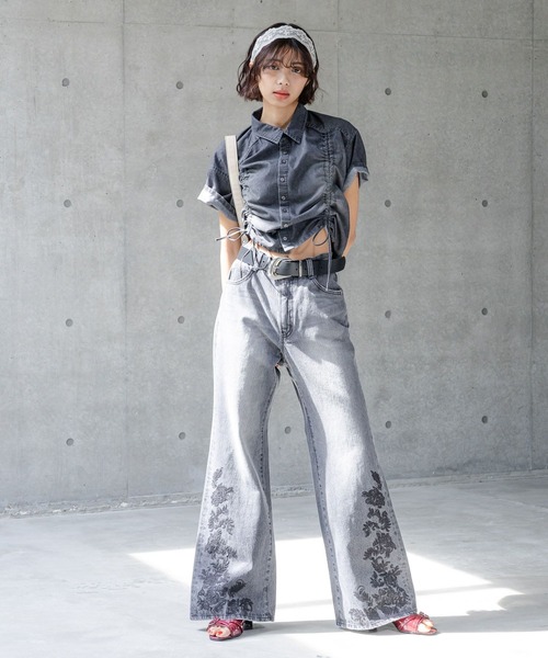 PAGEBOY(ページボーイ)の「ドロストデニムショートシャツ(シャツ/ブラウス・レディース・ブルー/ブラック・FREE)」の5枚目の写真