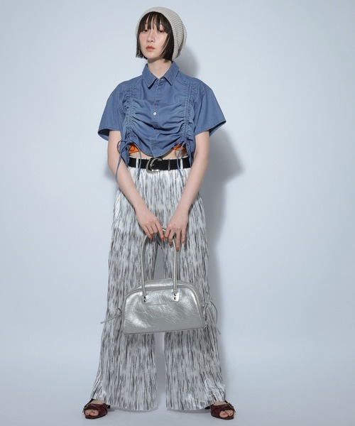 PAGEBOY(ページボーイ)の「ドロストデニムショートシャツ(シャツ/ブラウス・レディース・ブルー/ブラック・FREE)」の11枚目の写真