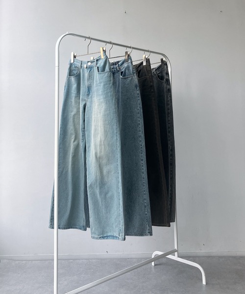 AS KNOW AS plus（アズノゥアズプラス）の「●ダブルボタンアレンジ ワイドストレートデニムパンツ（デニムパンツ・レディース・ブラック系その他/ブラック系/ブルー系その他/サックスブルー系・FREE）」の5枚目の写真