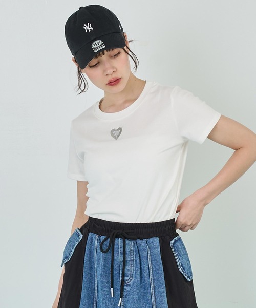 ANAP（アナップ）の「同色トーンハート刺繍Tシャツ（Tシャツ/カットソー・レディース・グレー/ブラック/ホワイト・FREE）」の2枚目の写真