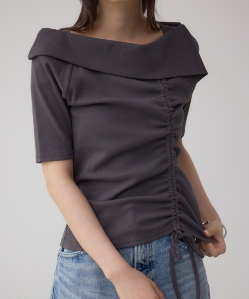 AZUL by moussy(アズールバイマウジー)の「スクエアネックドロストカットトップス(Tシャツ/カットソー・レディース・アイボリー/ブラック/チャコールグレー/レッド・FREE)」の3枚目の写真
