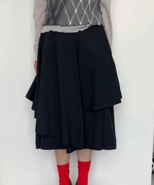 Vipoa（ヴィポア）の「アシンメトリールーズスカート（スカート・レディース・ホワイト/ブラック・FREE）」の2枚目の写真