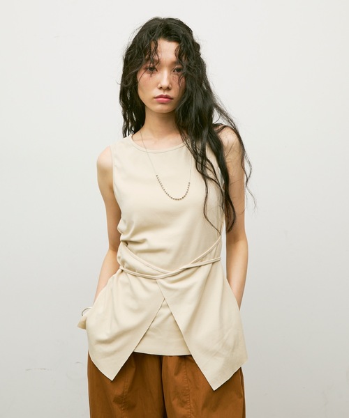 Lutim by u(ルチバイユー)の「Multi-way wrap design t shirt / マルチウェイラップデザインTシャツ(Tシャツ/カットソー・レディース・ナチュラル/チャコールグレー/ブルー・FREE)」の2枚目の写真