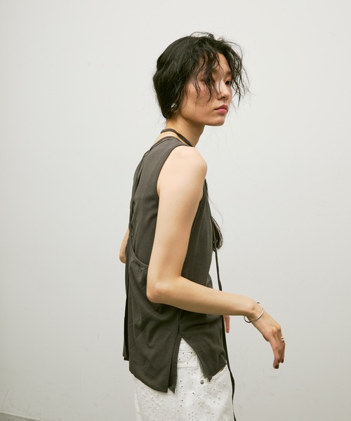 Lutim by u(ルチバイユー)の「Multi-way wrap design t shirt / マルチウェイラップデザインTシャツ(Tシャツ/カットソー・レディース・ナチュラル/チャコールグレー/ブルー・FREE)」の13枚目の写真