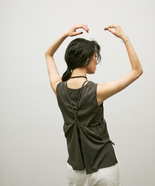 Lutim by u(ルチバイユー)の「Multi-way wrap design t shirt / マルチウェイラップデザインTシャツ(Tシャツ/カットソー・レディース・ナチュラル/チャコールグレー/ブルー・FREE)」の14枚目の写真