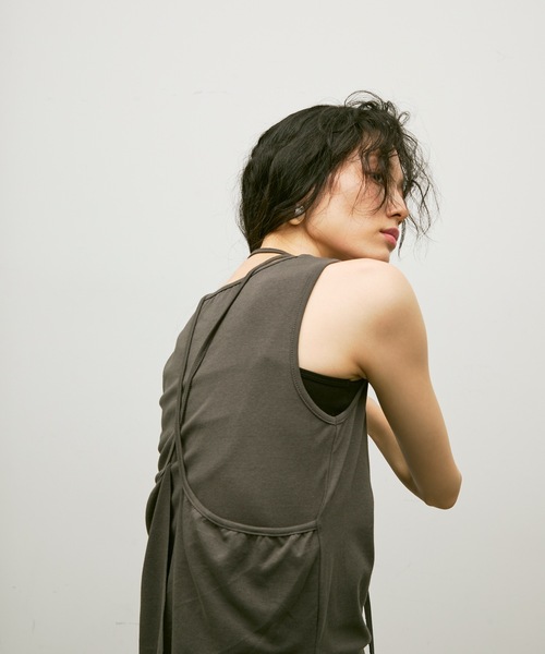 Lutim by u(ルチバイユー)の「Multi-way wrap design t shirt / マルチウェイラップデザインTシャツ(Tシャツ/カットソー・レディース・ナチュラル/チャコールグレー/ブルー・FREE)」の19枚目の写真