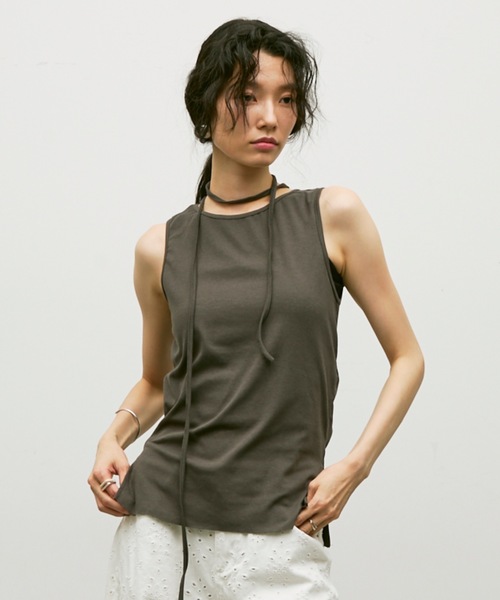 Lutim by u(ルチバイユー)の「Multi-way wrap design t shirt / マルチウェイラップデザインTシャツ(Tシャツ/カットソー・レディース・ナチュラル/チャコールグレー/ブルー・FREE)」の4枚目の写真