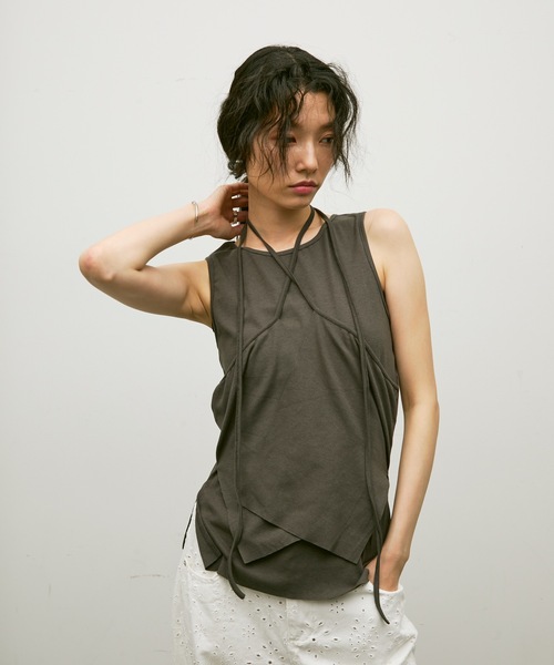 Lutim by u(ルチバイユー)の「Multi-way wrap design t shirt / マルチウェイラップデザインTシャツ(Tシャツ/カットソー・レディース・ナチュラル/チャコールグレー/ブルー・FREE)」の6枚目の写真