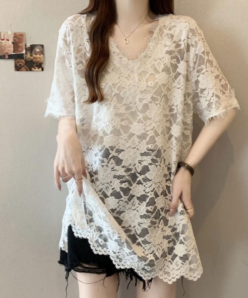SallyLunn（サリーラン）の「Vネックレーストップス（シャツ/ブラウス・レディース・ブラック/ホワイト・LARGE/MEDIUM）」の4枚目の写真