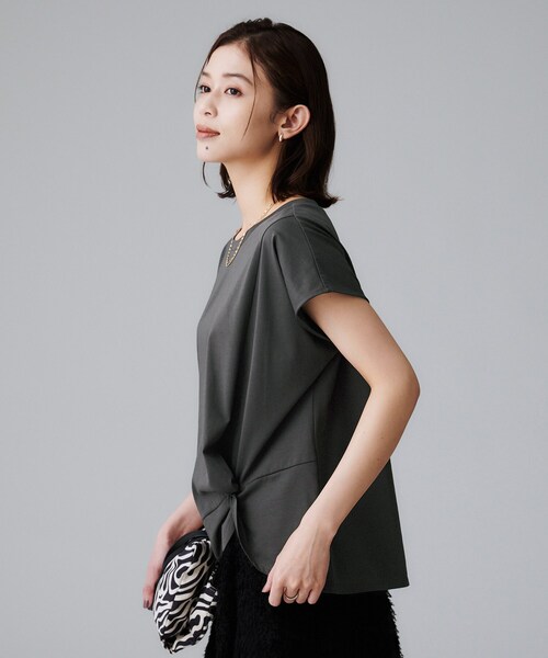 UNTITLED（アンタイトル）の「【洗える/Tシャツ】ツイストプルオーバー（Tシャツ/カットソー・レディース・オフホワイト/ボルドー/チャコールグレー・00/02/04/44/48/50）」の10枚目の写真