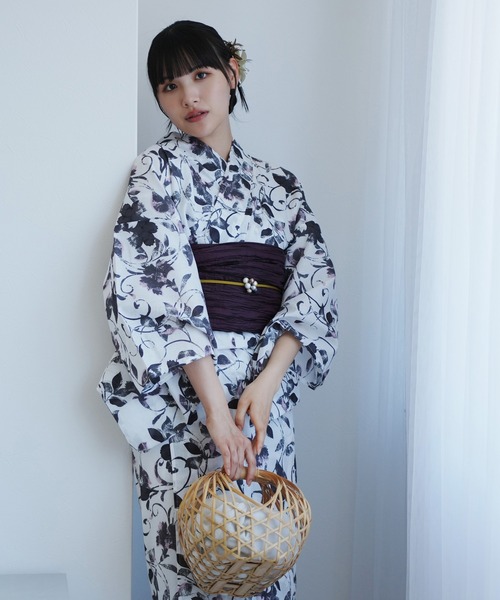浴衣2点セット 白地に墨色の唐草小花（浴衣）｜utatane
