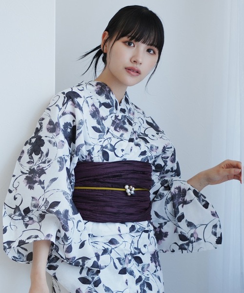 浴衣2点セット 白地に墨色の唐草小花（浴衣）｜utatane
