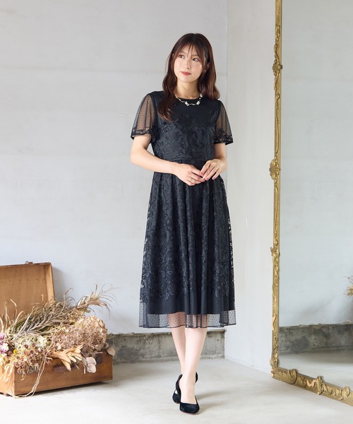 Rose Tiara(ローズティアラ)の「【美シルエット】ドットチュール刺繍ワンピース(ワンピース・レディース・キャメル/ブラック・38/40/42/46)」の2枚目の写真