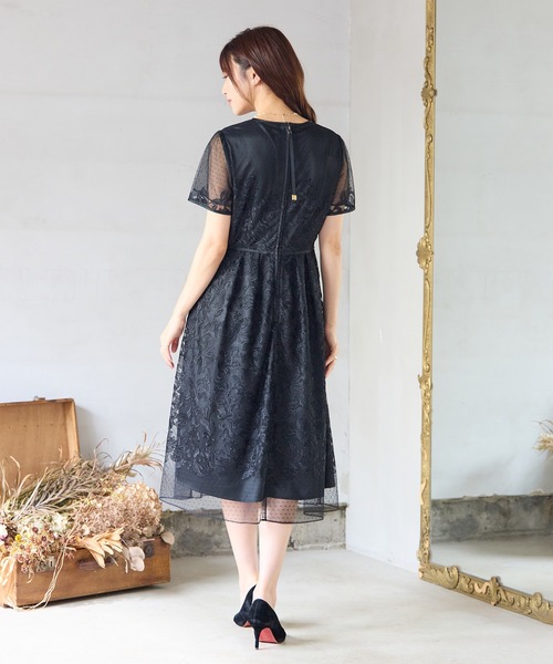 Rose Tiara(ローズティアラ)の「【美シルエット】ドットチュール刺繍ワンピース(ワンピース・レディース・キャメル/ブラック・38/40/42/46)」の14枚目の写真