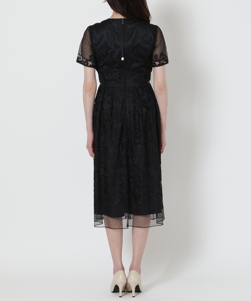 Rose Tiara(ローズティアラ)の「【美シルエット】ドットチュール刺繍ワンピース(ワンピース・レディース・キャメル/ブラック・38/40/42/46)」の17枚目の写真