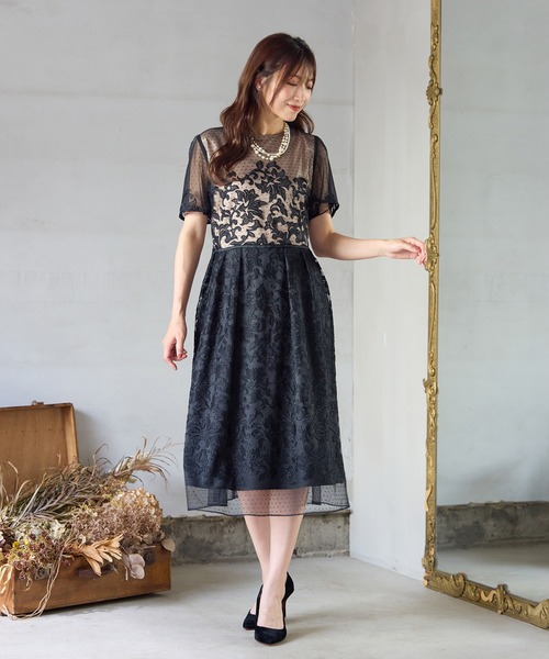 Rose Tiara(ローズティアラ)の「【美シルエット】ドットチュール刺繍ワンピース(ワンピース・レディース・キャメル/ブラック・38/40/42/46)」の4枚目の写真