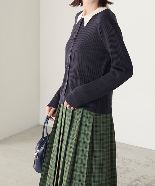 BONLECILL（ボンルシール）の「【マシンウォッシャブル】シアーテレコポロニット多ボタンカーディガン（カーディガン/ボレロ・レディース・ブラック/アイボリー/ネイビー/モスグリーン/レッド/ブラウン/ピンク/グレー・FREE）」の20枚目の写真