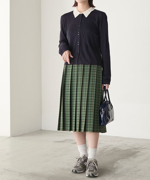 BONLECILL（ボンルシール）の「【マシンウォッシャブル】シアーテレコポロニット多ボタンカーディガン（カーディガン/ボレロ・レディース・ブラック/アイボリー/ネイビー/モスグリーン/レッド/ブラウン/ピンク/グレー・FREE）」の22枚目の写真