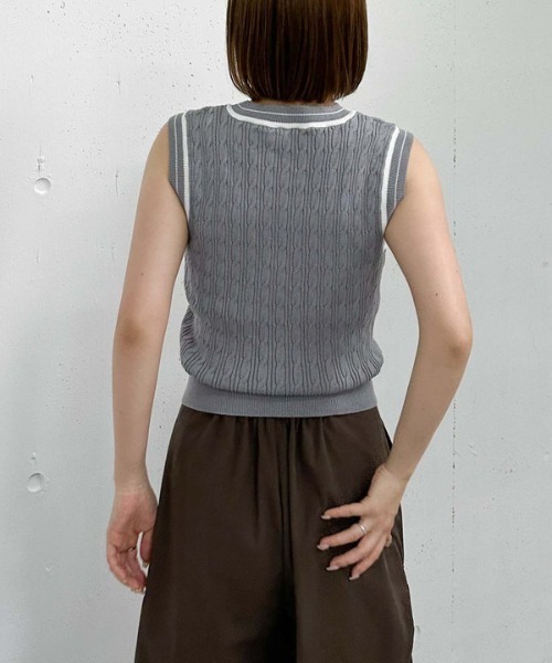 archives（アルシーヴ）の「ロゴ刺繍ラインケーブルニットベスト（ベスト・レディース・グレー/アイボリー/ネイビー・MEDIUM）」の7枚目の写真