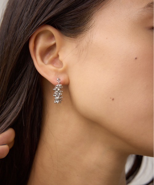 AZUL by moussy(アズールバイマウジー)の「タイニーメタルボールピアス(ピアス(両耳用)・レディース・ゴールド系その他/シルバー・FREE)」の1枚目の写真