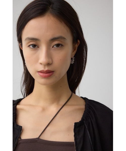 AZUL by moussy(アズールバイマウジー)の「タイニーメタルボールピアス(ピアス(両耳用)・レディース・ゴールド系その他/シルバー・FREE)」の4枚目の写真