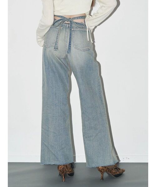 EVRIS（エヴリス）の「ハイウエストバックリボンワイドデニムパンツ（デニムパンツ・レディース・インディゴブルー/ライトブルー・SMALL/MEDIUM）」の2枚目の写真