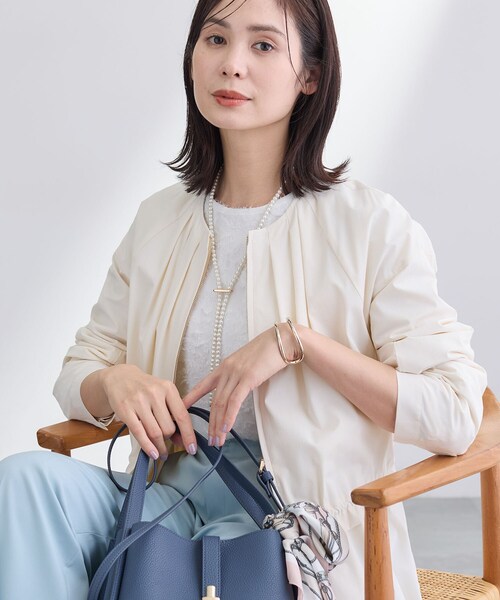 INDIVI(インディヴィ)の「【UVケア/撥水】ドロストペプラムブルゾン(ブルゾン・レディース・ブラウン系/ブラック/オフホワイト・05/03/40/38/36/19/15 /13)」の5枚目の写真