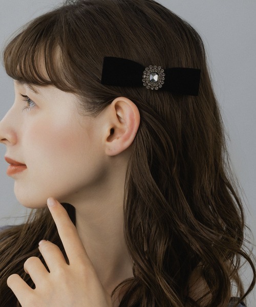 LA MUe（ラミュー）の「【LA MUE】ビジュー付き ベロアリボンクリップ（バレッタ/ヘアクリップ・レディース・ブラック/ブラック系その他2/ブラック系その他・FREE）」の7枚目の写真
