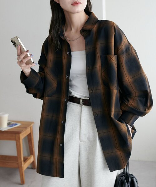 DISCOAT（ディスコート）の「【ユニセックス】オンブレチェックオーバーシャツ（シャツ/ブラウス・レディース・ブラウン/イエロー/アイボリー・FREE）」の3枚目の写真