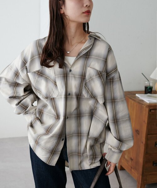 DISCOAT（ディスコート）の「【ユニセックス】オンブレチェックオーバーシャツ（シャツ/ブラウス・レディース・ブラウン/イエロー/アイボリー・FREE）」の4枚目の写真