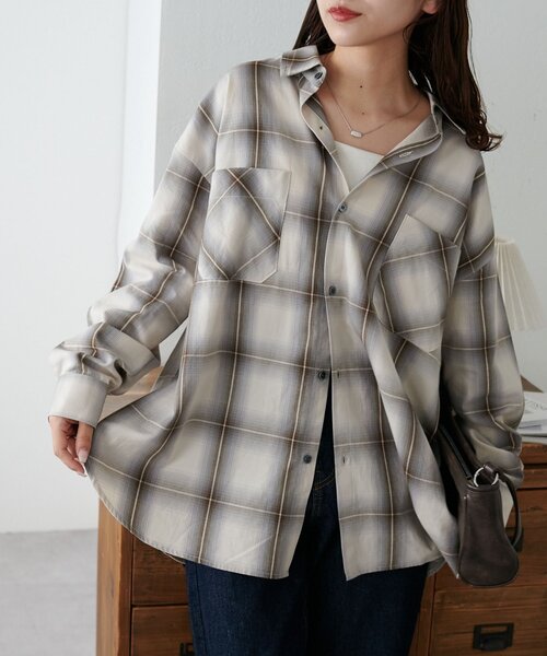 DISCOAT（ディスコート）の「【ユニセックス】オンブレチェックオーバーシャツ（シャツ/ブラウス・レディース・ブラウン/イエロー/アイボリー・FREE）」の5枚目の写真