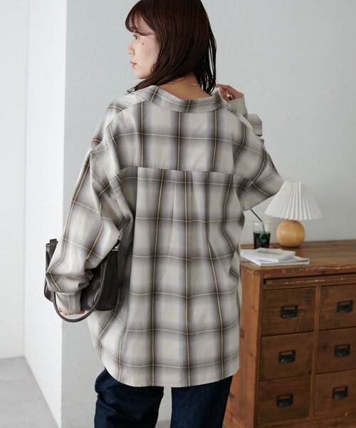 DISCOAT（ディスコート）の「【ユニセックス】オンブレチェックオーバーシャツ（シャツ/ブラウス・レディース・ブラウン/イエロー/アイボリー・FREE）」の6枚目の写真