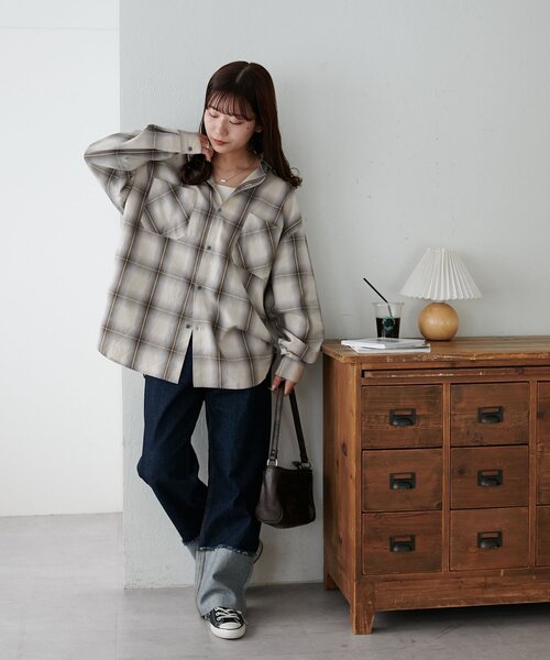 DISCOAT（ディスコート）の「【ユニセックス】オンブレチェックオーバーシャツ（シャツ/ブラウス・レディース・ブラウン/イエロー/アイボリー・FREE）」の8枚目の写真