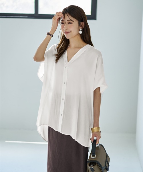 STYLE DELI(スタイルデリ)の「【LUXE】楊柳ゆったりVネックブラウスB(Tシャツ/カットソー・レディース・ホワイト/ブラック/ブラウン系・FREE)」の1枚目の写真